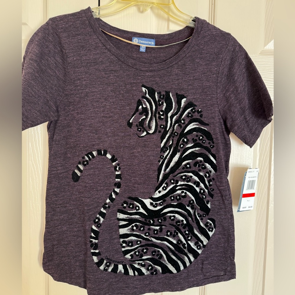 Democracy Tiger Animal Printed Tee Crew Neck T-Shirt for Women Sz XS -NWT $48.